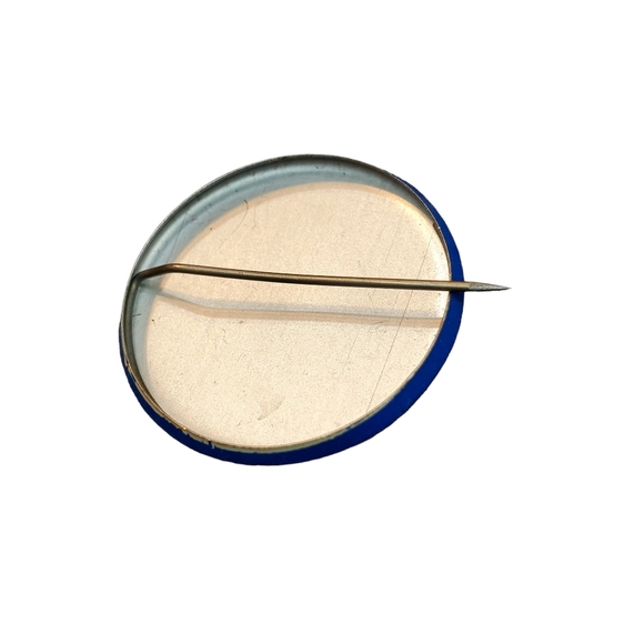 Vintage Hot Topic Button Pin "Im Concerned" Small Blue Button - Picture 5 of 8